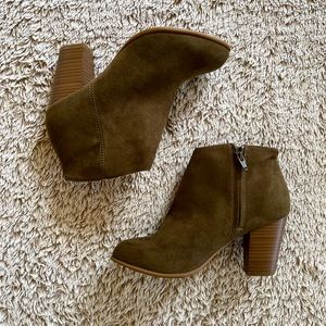 NWOT Old Navy Green Heeled Ankle Boot Sz 7
